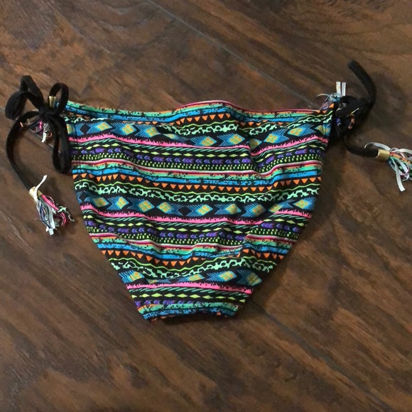 Bikini - Picture 2 of 6